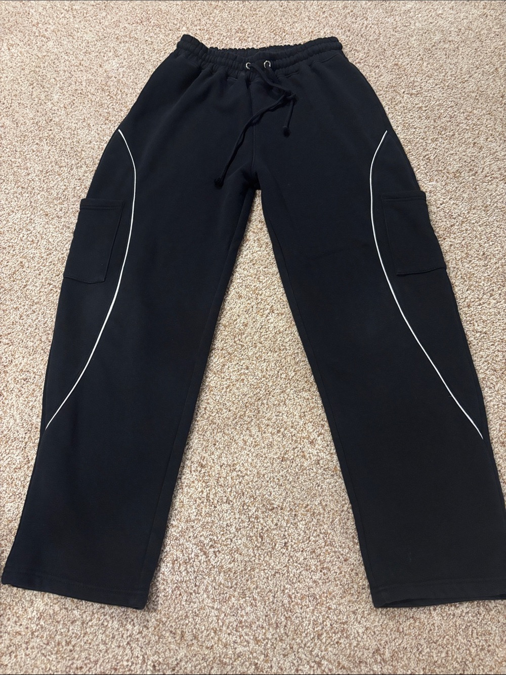 Fashion nova black w/ white detail “opposites attract” sweatpants size large EUC